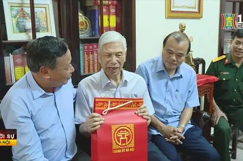Phó Bí thư Thành ủy thăm lão thành cách mạng