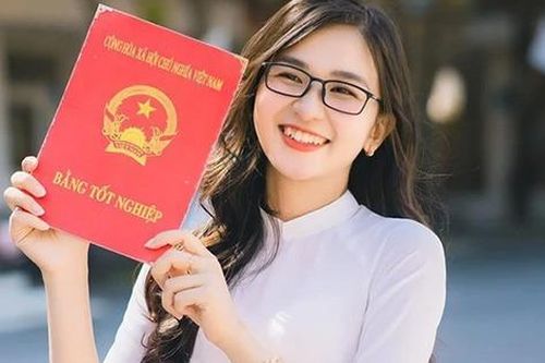 Điểm chuẩn ngành sư phạm cao chót vót: Niềm vui và nỗi lo
