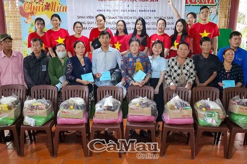 Xã hội hóa giảm nghèo