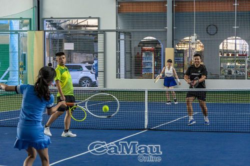 Sôi nổi phong trào tennis