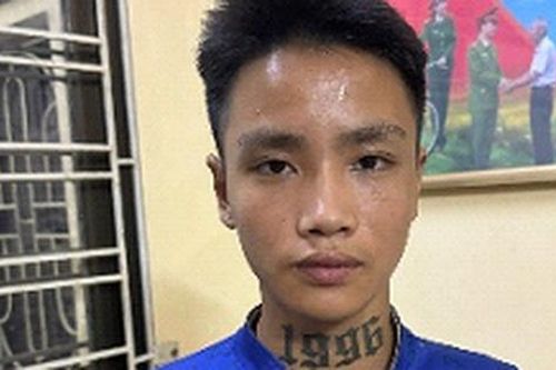 Hà Nội: Tên trộm bình tĩnh gọi thợ đến mở khóa xe để trộm cắp