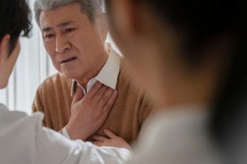 Lúc hấp hối, dượng trăng trối một điều khiến các em giận dữ còn tôi hối hận tột cùng