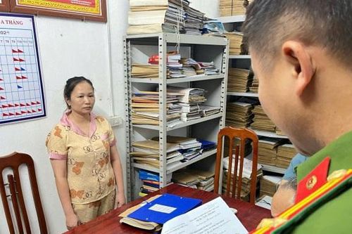 Giả làm thầy bói giải trừ bùa ngải để lừa đảo chiếm đoạt 1,9 tỷ đồng