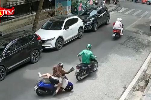 Camera ghi lại hình ảnh nam thanh niên mặc áo xe ôm công nghệ cướp giật tài sản