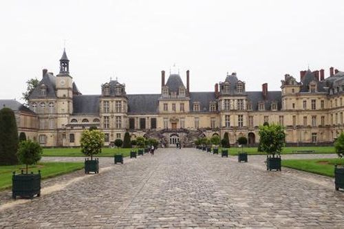 Kiến trúc xa hoa độc đáo bên trong cung điện 900 năm tuổi của Hoàng đế Napoléon