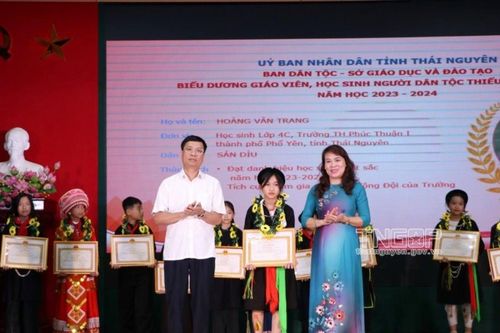 Thái Nguyên: Biểu dương giáo viên và học sinh dân tộc thiểu số xuất sắc