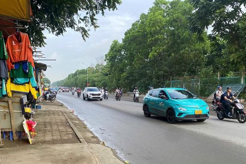 Sau phản ánh, Điện lực Hà Nội đã khẩn trương hoàn trả mặt đường Đại lộ Thăng Long