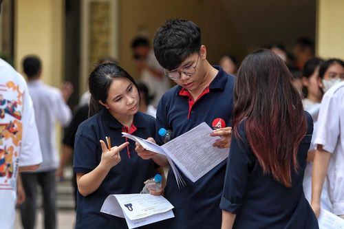 Điểm chuẩn thấp, hàng loạt trường đại học vẫn 'khát' chỉ tiêu