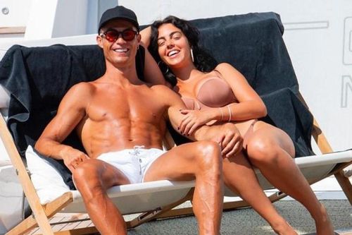 Ronaldo chu cấp trọn đời cho bạn gái nếu chia tay