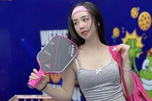 Trang phục pickleball hở hang tiếp tục gây tranh cãi