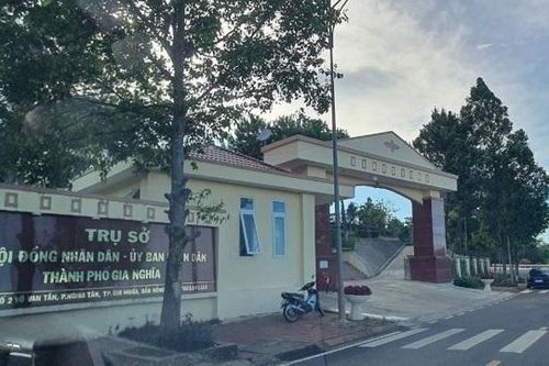 Thành phố Gia Nghĩa xử lý vụ 'thu hồi đất nhưng không thu hồi sổ đỏ'