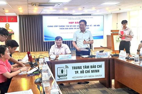 Mời hoa hậu Phương Lê làm việc về chế lời bài hát Quốc ca