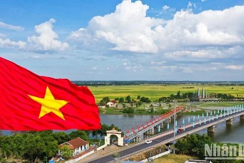 Hướng về lá cờ Tổ quốc để lan tỏa tinh thần dân tộc và tình yêu nước