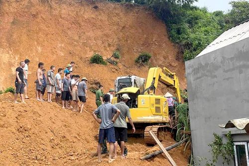 Tuyên Quang kịp thời cứu người bị mắc kẹt do sạt lở đất