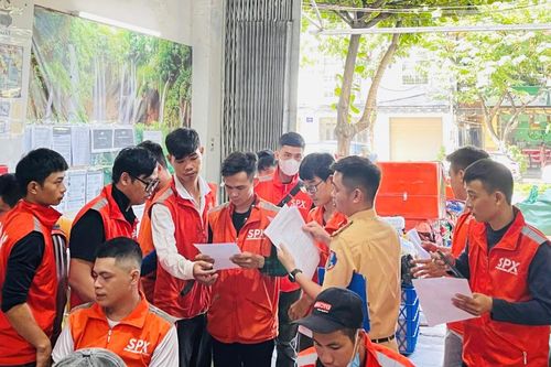 Tuyên tuyền an toàn giao thông cho nhân viên giao hàng