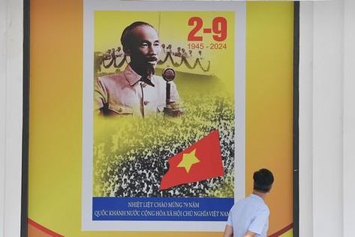 Hà Nội rực rỡ cờ hoa chào mừng Cách mạng Tháng Tám và Quốc khánh 2/9