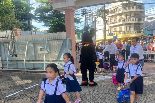 Gần 17.500 học sinh lớp 1 vùng Đất Mũi nô nức tựu trường