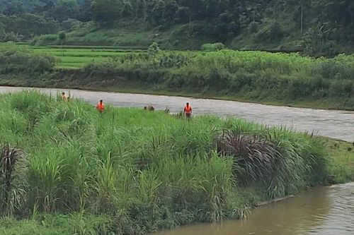 Khẩn trương tìm kiếm người đàn ông nghi bị lũ cuốn trôi ở Yên Bái