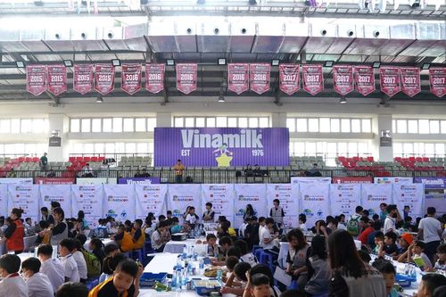 Các thí sinh Robotacon Wro 2024 cùng Vinamilk trở thành 'Đồng minh Trái đất'