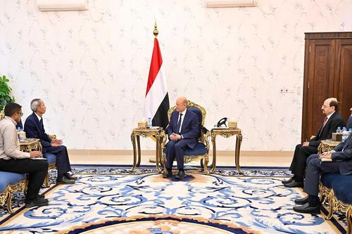 Đại sứ Đặng Xuân Dũng trình Thư ủy nhiệm lên Chủ tịch Hội đồng Tổng thống Yemen