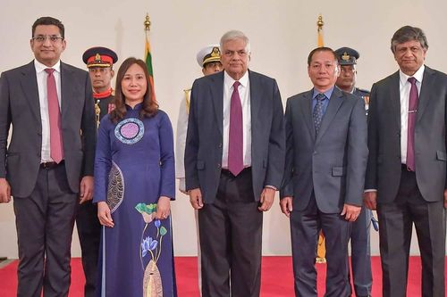 Đại sứ Trịnh Thị Tâm trình Thư ủy nhiệm lên Tổng thống Sri Lanka