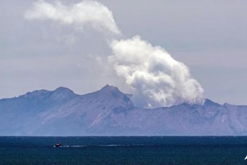 Núi lửa phun trào làm gián đoạn các chuyến bay ở New Zealand