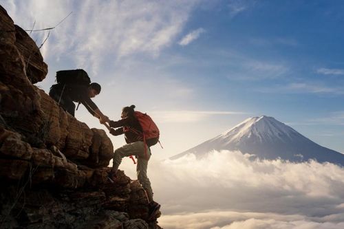 6 du khách tử vong khi leo núi Phú Sĩ