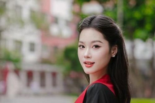 Bộ ảnh tốt nghiệp của 'nàng thơ' Ngoại thương gây sốt cộng đồng mạng