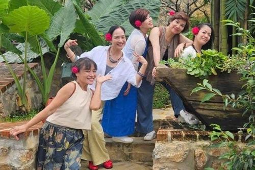 NSND Lê Khanh, Ngọc Huyền tận hưởng cuộc sống khi về hưu