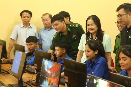 Nhiều hoạt động ý nghĩa hướng về biên giới Hướng Phùng trước thềm năm học mới