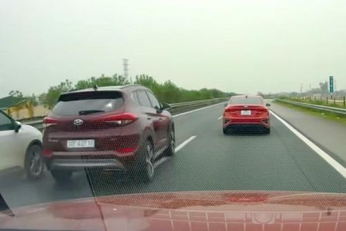Hyundai Tucson vượt kiểu 'zic zắc' trên cao tốc Hà Nội - Ninh Bình