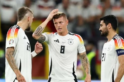 'Tám nghiệp' chế giễu Barca để Gundogan đi miễn phí