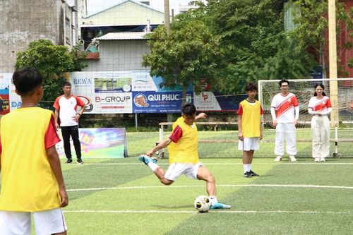 Cựu sao bóng đá Hàn Quốc tham gia gameshow đào tạo cầu thủ nhí Việt Nam