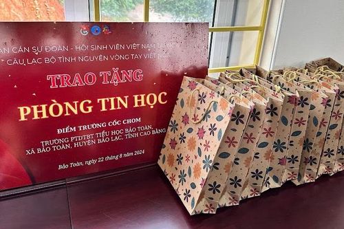 CLB Vòng tay Việt Nga xây dựng Phòng Tin học cho học sinh vùng cao