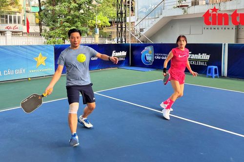 Môn thể thao '3 trong 1' pickleball được ưa chuộng