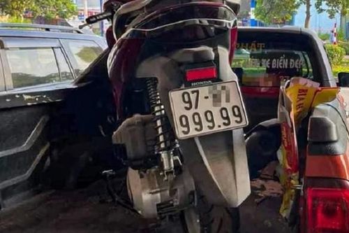Từ vụ biển 999.99 Huấn Hoa Hồng, mua xe máy cũ cần thực hiện thủ tục gì?