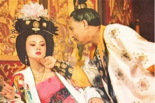 Sự thật ít biết về vẻ đẹp và cơ thể nặng mùi của Dương Quý Phi – tứ đại mỹ nhân của Trung Quốc