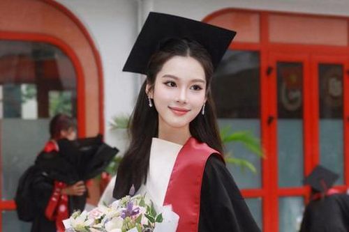 Nữ sinh đẹp như thần tiên tỷ tỷ trong lễ tốt nghiệp, dân tình rần rần truy tìm 'info'