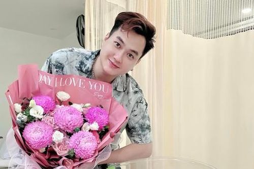 Diễn viên Phố trong làng đón con thứ hai