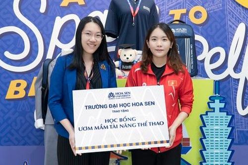 Xạ thủ Lê Thị Mộng Tuyền nhận học bổng toàn phần
