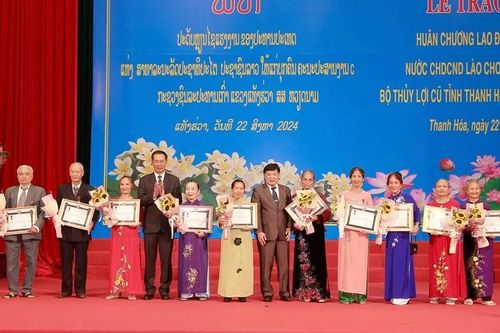 Tặng Huân chương Lao động của Chủ tịch nước Lào cho 15 cán bộ thuộc Bộ Thủy lợi (cũ) tỉnh Thanh Hóa
