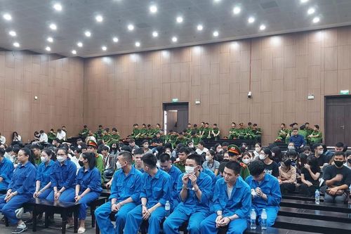 Xét xử 135 người trong đường dây cho vay qua app, lãi suất 2.190%/năm