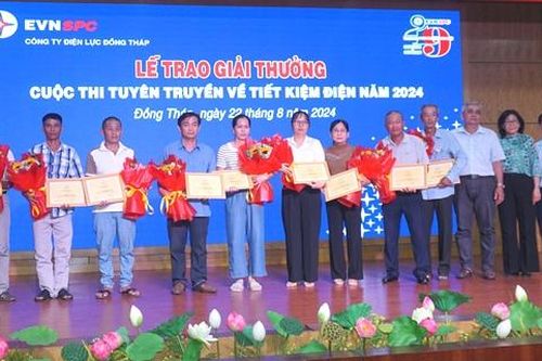 Công ty Điện lực Đồng Tháp trao giải thưởng cuộc thi tuyên truyền về tiết kiệm điện năm 2024