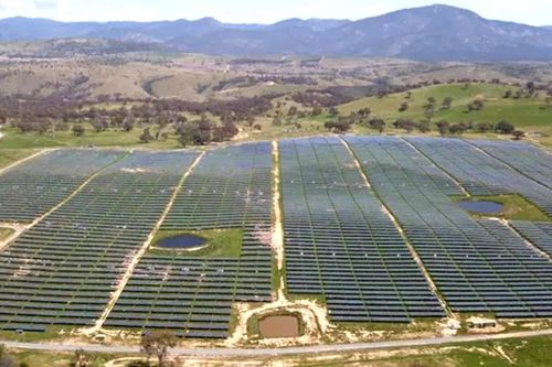 Australia phê duyệt kế hoạch xây dựng trang trại năng lượng mặt trời và pin quy mô lớn nhất thế giới