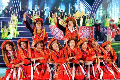 Nâng cao chất lượng đào tạo, bồi dưỡng lý luận chính trị cho cán bộ, đảng viên người dân tộc thiểu số