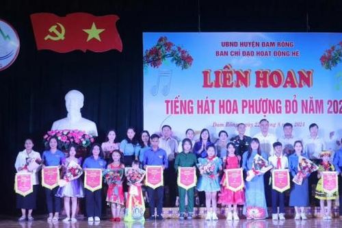 Đam Rông: Liên hoan Tiếng hát Hoa phượng đỏ