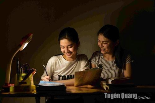 Tuyên Quang có 1 tác phẩm tham gia Triển lãm ảnh nghệ thuật 'EVN-70 năm đổi mới cùng đất nước'
