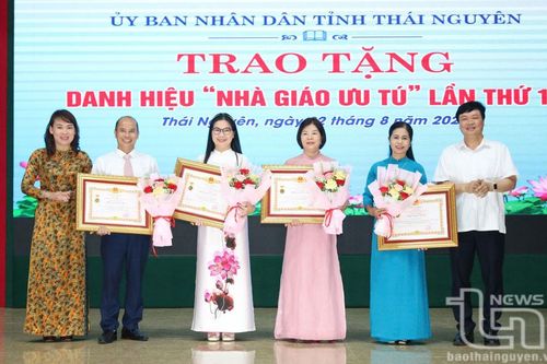30 tập thể, cá nhân xuất sắc trong ngành Giáo dục Thái Nguyên được khen thưởng