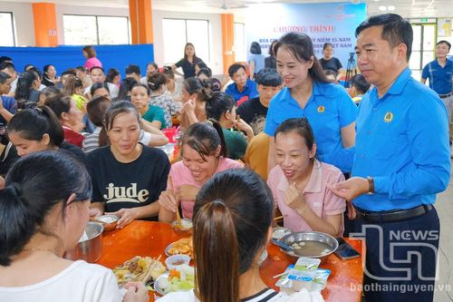 Hỗ trợ trên 2.000 suất ăn tri ân người lao động