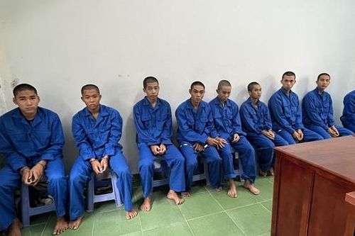 Khởi tố 11 thanh niên gây rối ở Vĩnh Long